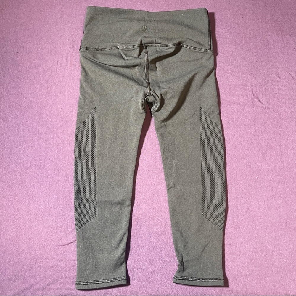 Lululemon Reveal Crop (15") Dark Olive - Size XS (0-2?) Green Capris Leggings - Picture 4 of 8
